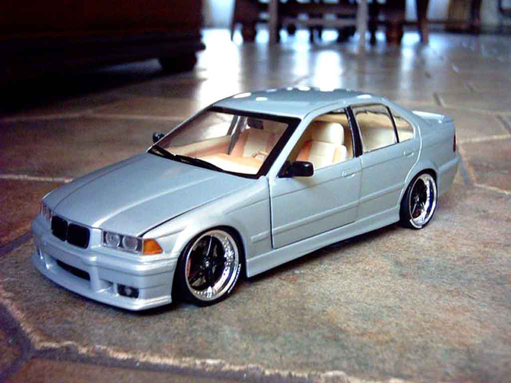 Bmw 318 tuning E36 is sedan jantes racing harts 18 pouces 1/18 Ut Models