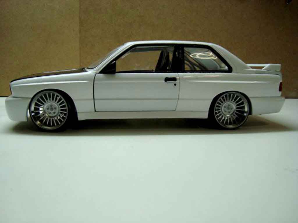 Bmw M3 coupe E30 wit jantes hartge 19 pouces 1/18 Minichamps
