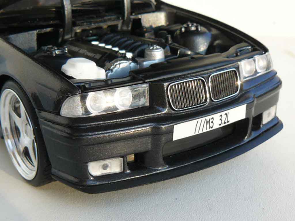 Bmw M3 coupe E36 3.2 l titanium grijs 1/18 Ut Models