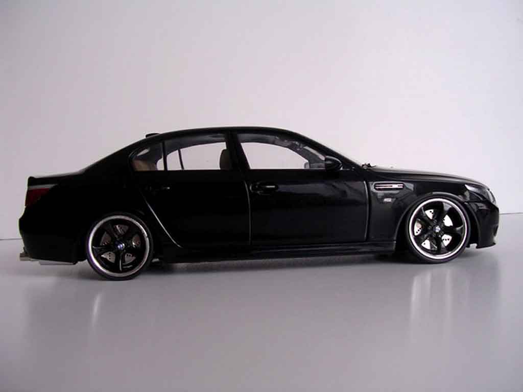 Bmw M5 tuning E60 jantes techart zwarts 1/18 Kyosho