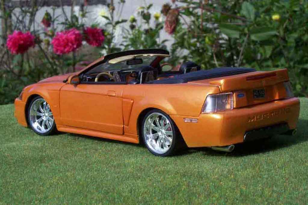 Ford Mustang 2003 svt cabriolet oranje juice 1/18 Ut Models