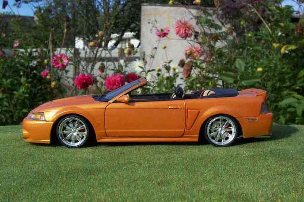 Ford Mustang 2003 svt cabriolet oranje juice 1/18 Ut Models