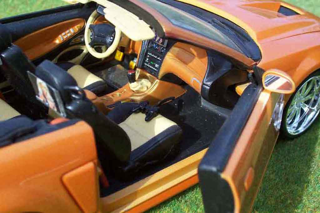 Ford Mustang 2003 svt cabriolet oranje juice 1/18 Ut Models