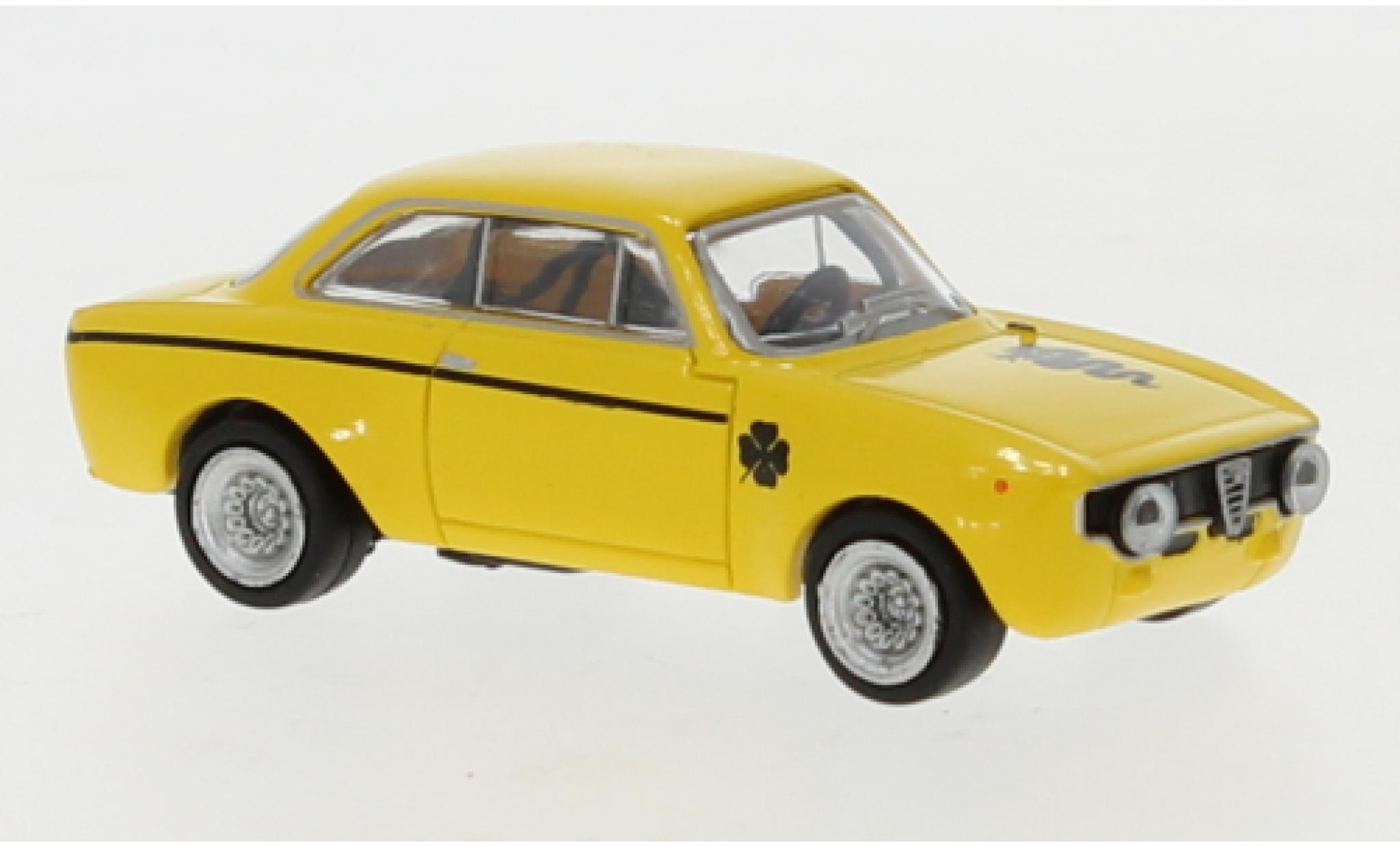 Alfa Romeo GT 1/87 Brekina A 1300 geel 1965 modelauto