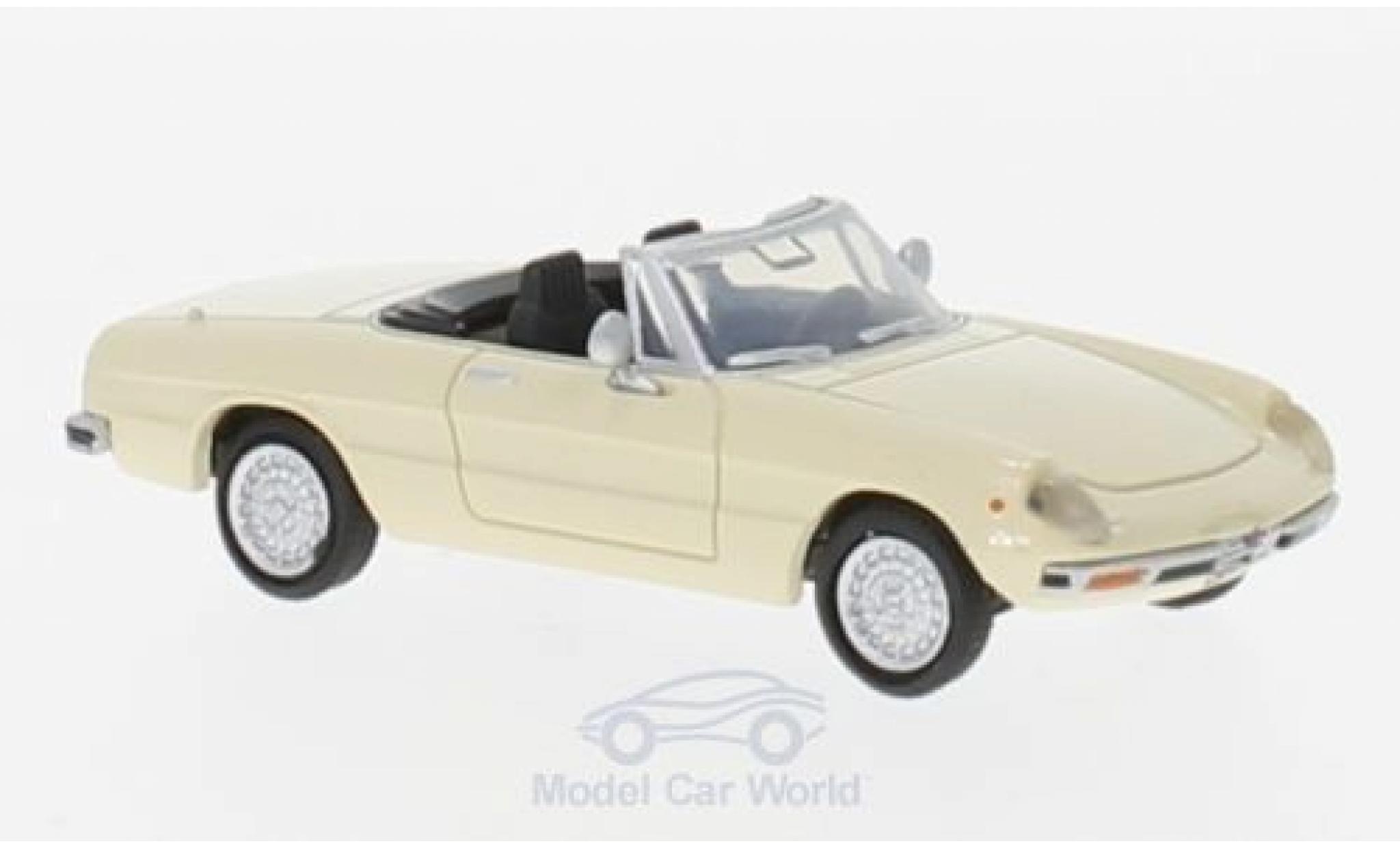Alfa Romeo Spider 1/87 Brekina 2000 Fastback beige modelauto