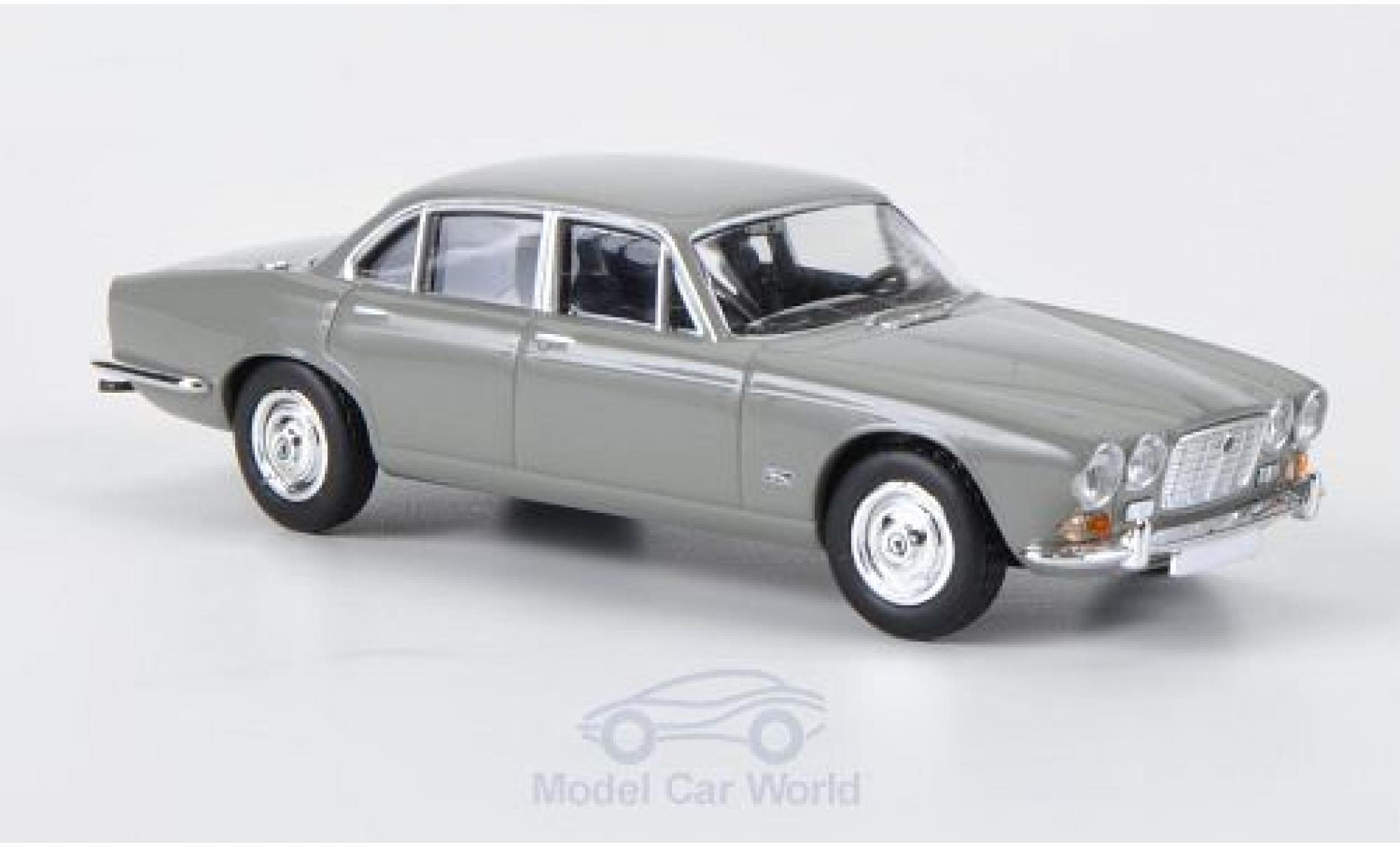 Jaguar XJ 6 1/87 Brekina 6 grijs modelauto