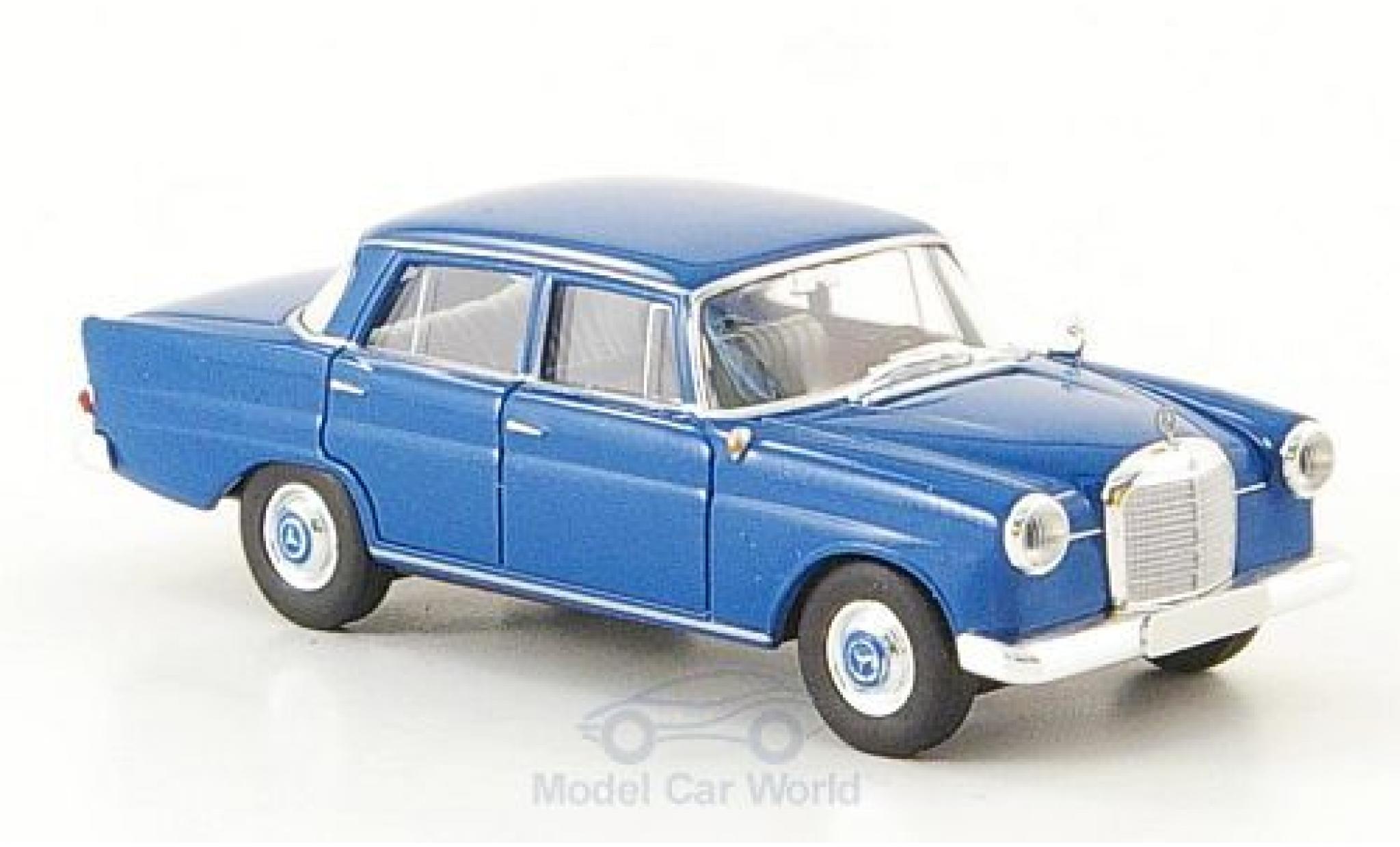 Mercedes 190 E 1/87 Brekina c (W110) blauw modelauto