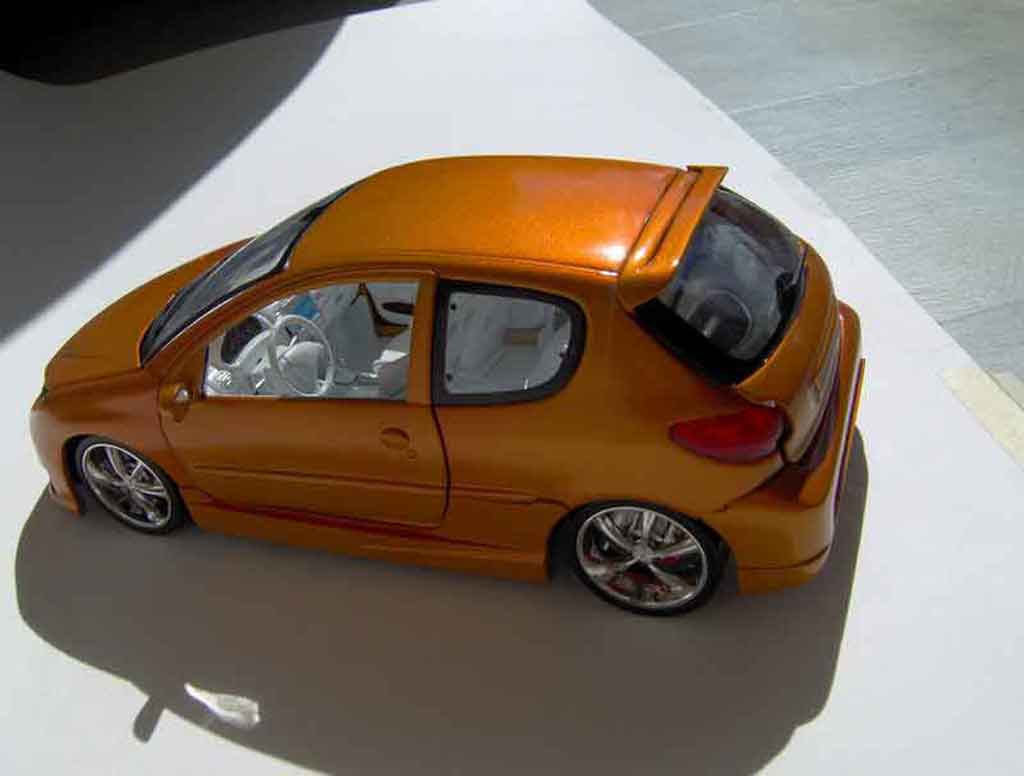 Peugeot 206 RC oranje 1/18 Norev