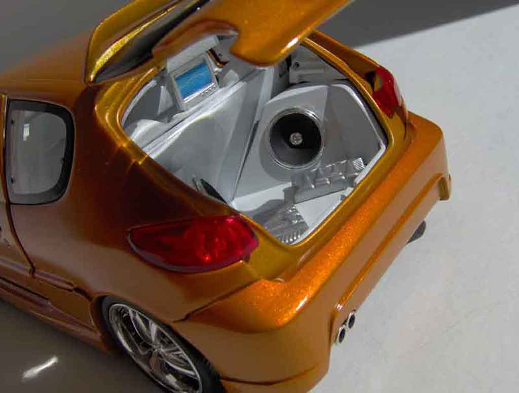 Peugeot 206 RC oranje 1/18 Norev