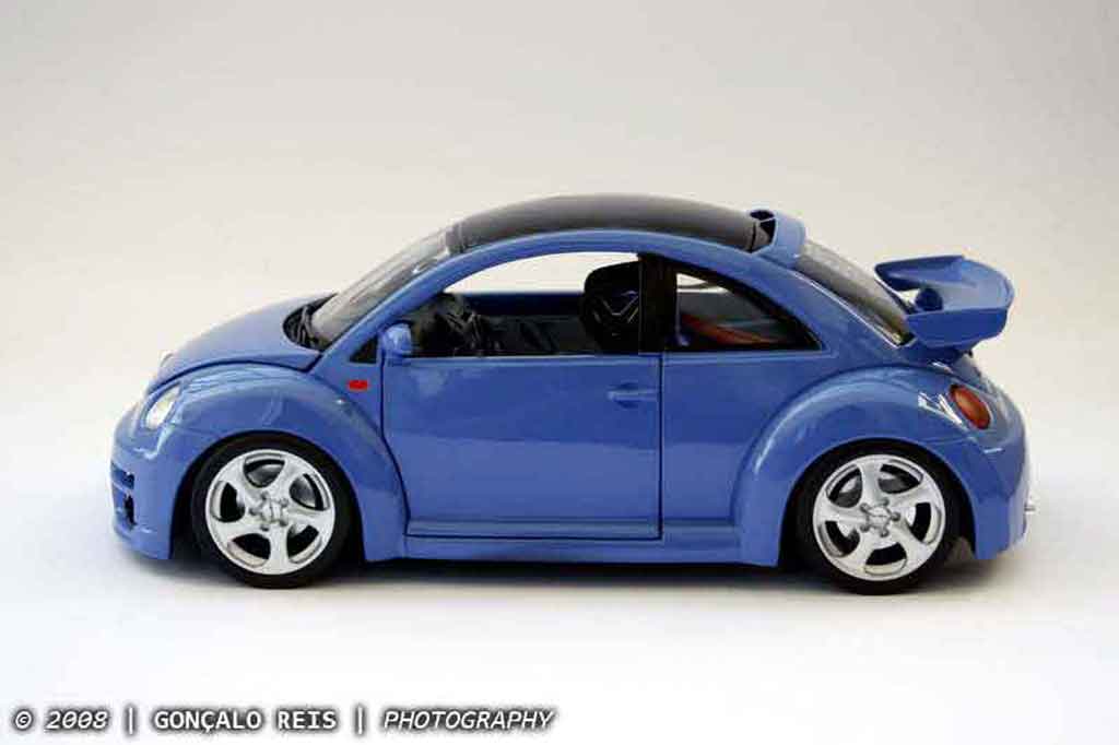 Volkswagen New Beetle RSI cup street edition 1/18 Burago