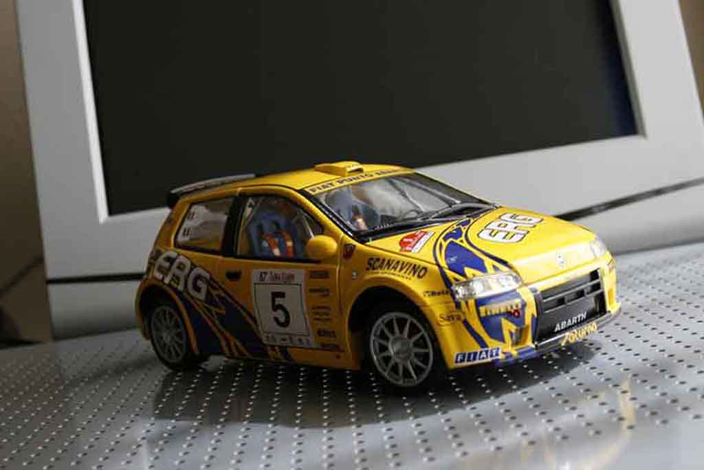 Fiat Punto Super 1600 street 1/18 Ricko