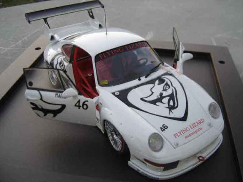 Porsche 993 GT2 1/18 Ut Models GT2 evo flying lizard modelauto
