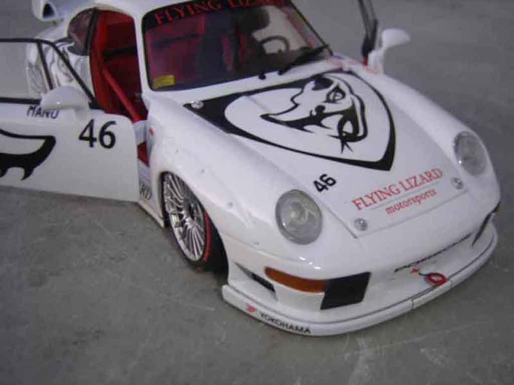 Porsche 911 GT2 evo flying lizard 1/18 Ut Models