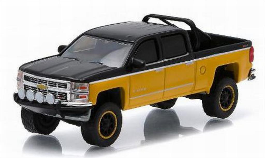 Chevrolet Silverado 1/64 Greenlight 1500 geel/zwart 2015 modelauto