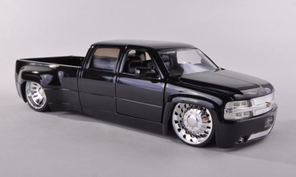 Chevrolet Silverado 1/24 Jada Toys Dooley zwart 1999 modelauto