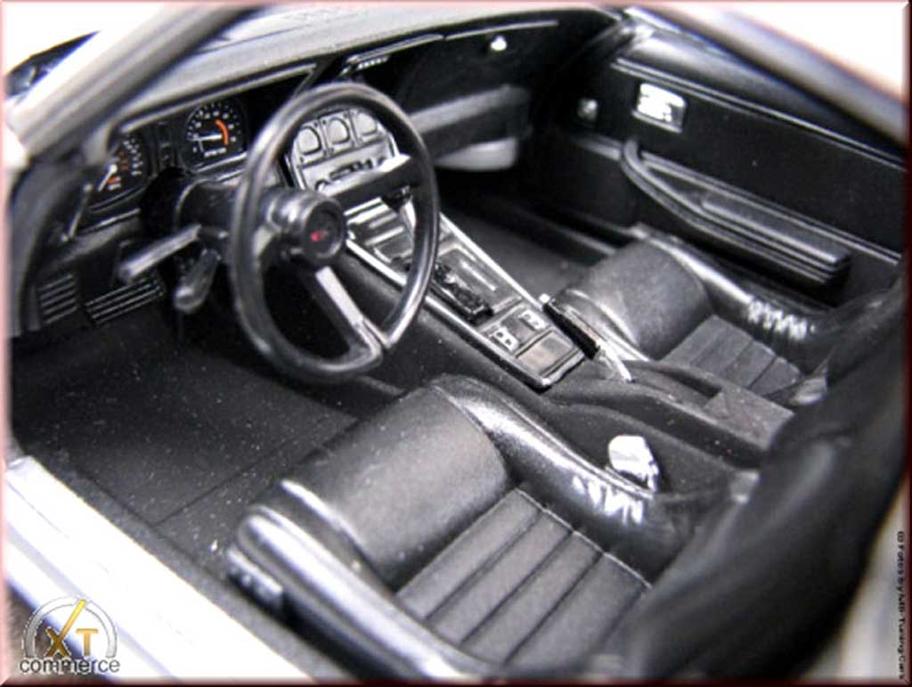 Chevrolet Corvette Coupe C3 grijs jantes alu 18 et 19 pouces 1982 1/18 Welly