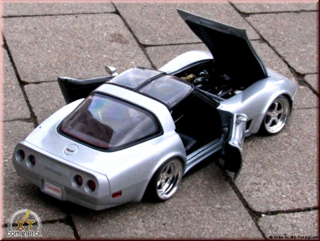 Chevrolet Corvette Coupe C3 grijs jantes alu 18 et 19 pouces 1982 1/18 Welly
