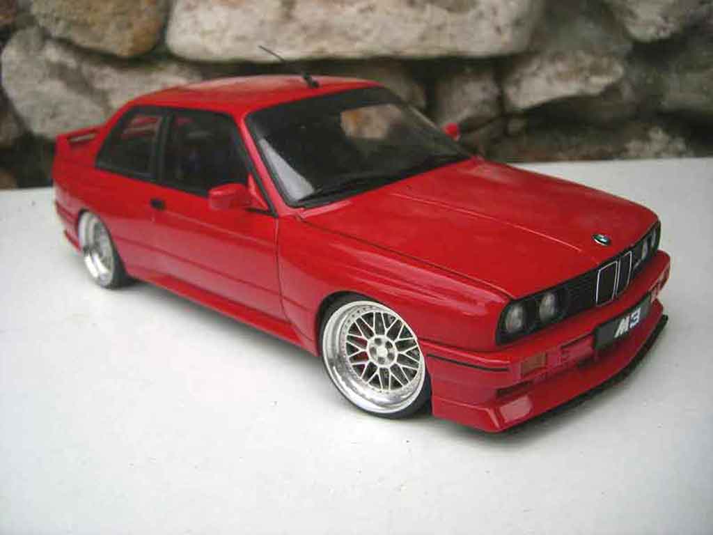 Bmw M3 E30 1/18 Autoart jantes BBS E30 rood pneux taille basse modelauto