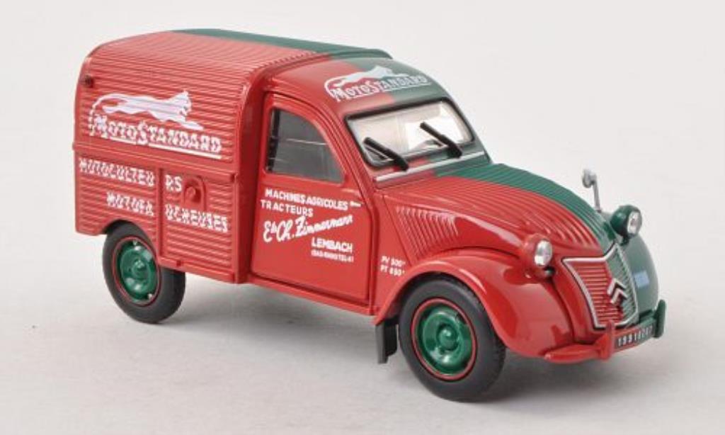 Citroen 2CV 1/32 Universal Hobbies Motostandard rood/grun modelauto