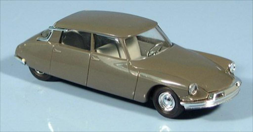 Citroen DS 19 1/87 Busch 19 grijs 1955 modelauto