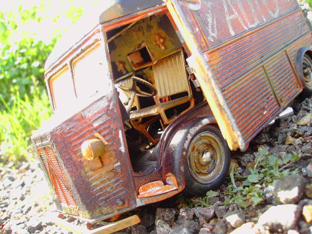 Citroen HY Fourgonnette rouille et remorque 1/18 Solido