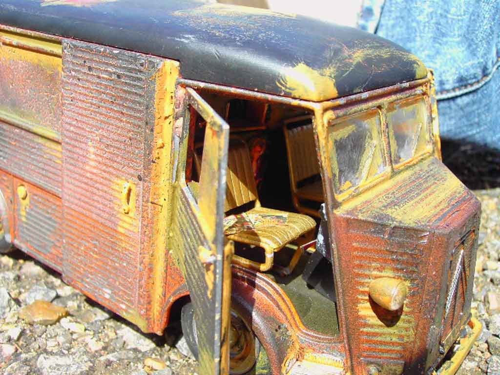 Citroen HY Fourgonnette rouille et remorque 1/18 Solido