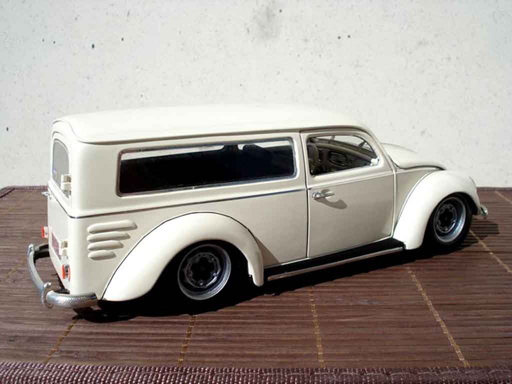 Volkswagen Kafer Base cox 1956 bestelbusje meeussen 1/18 Burago