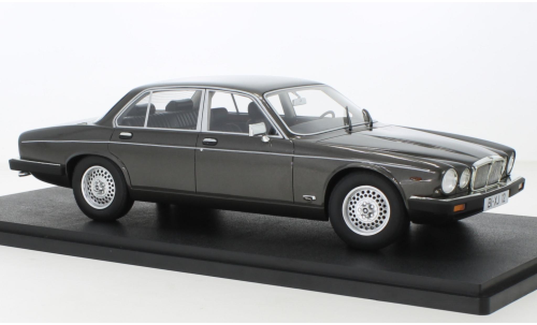 Jaguar XJ 1/18 Cult Scale Models SIII Sovereign metallic grijs 1986 modelauto