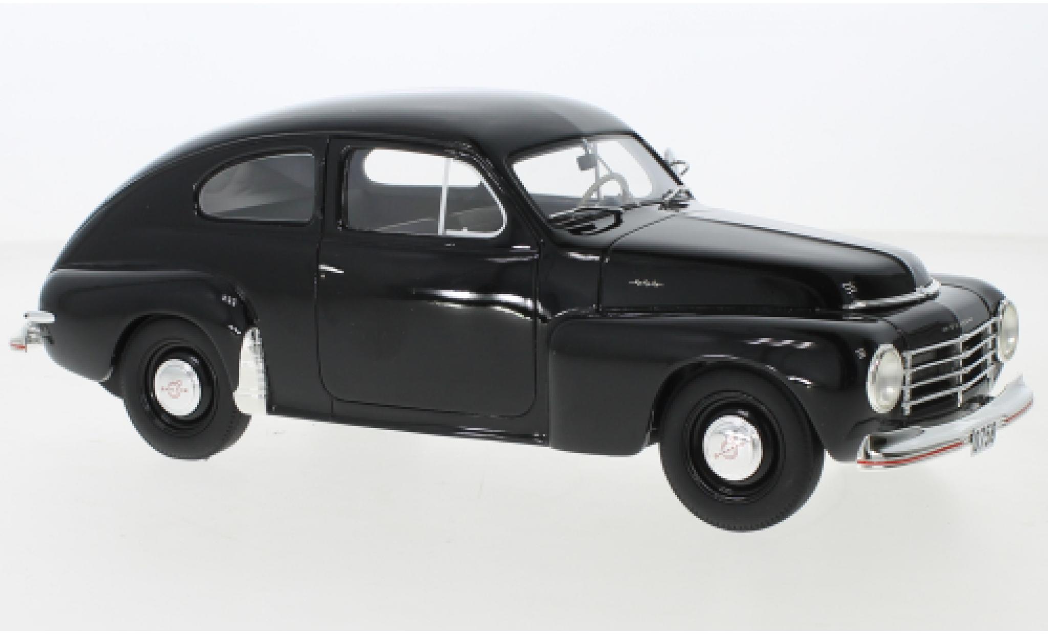 Volvo PV 1/18 Cult Scale Models 444 zwart 1947 modelauto