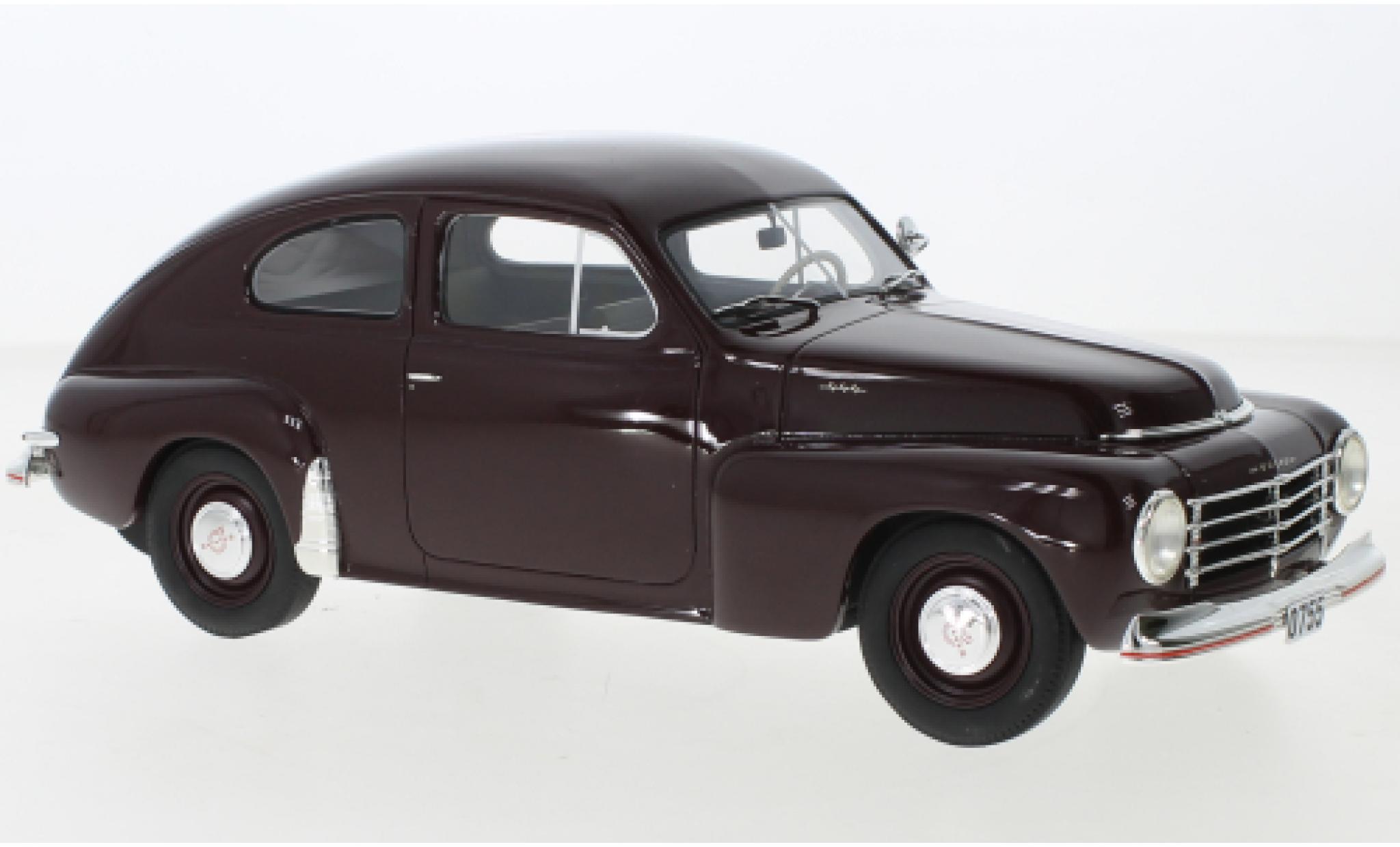 Volvo PV 1/18 Cult Scale Models 444 rood fonc&eacute; 1947 modelauto