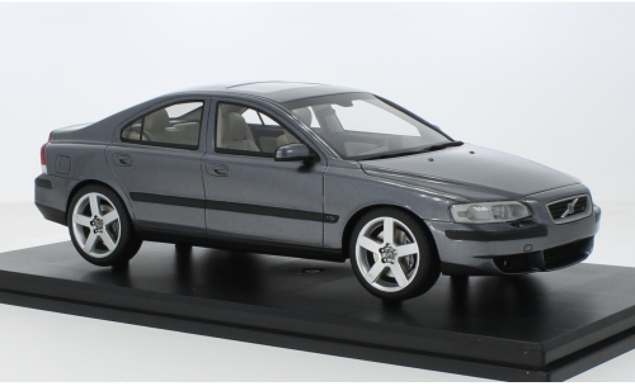 Volvo S60 1/18 DNA Collectibles R metallic grijs 2003 modelauto