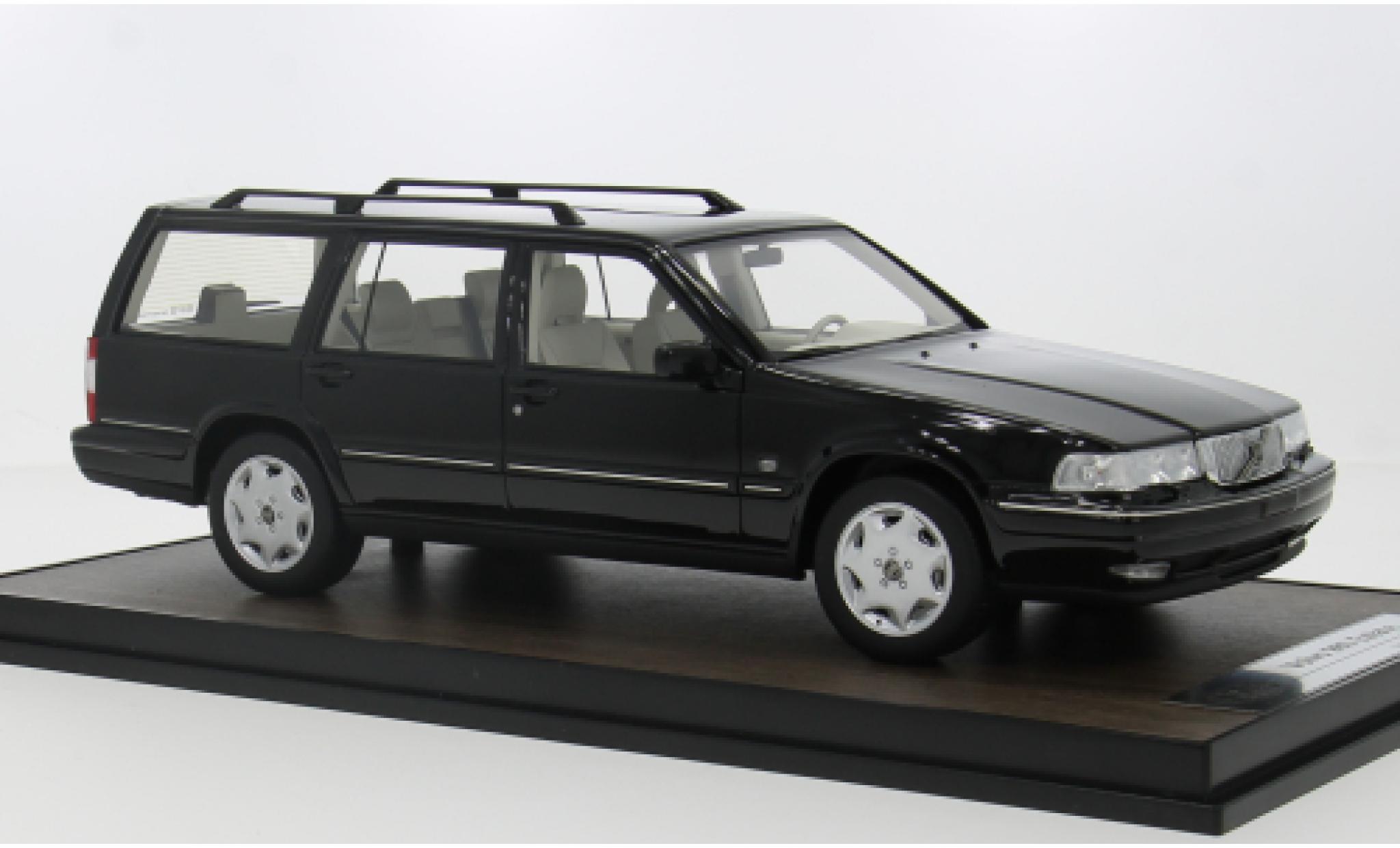 Volvo 960 1/18 DNA Collectibles Estate zwart 1:18 modelauto