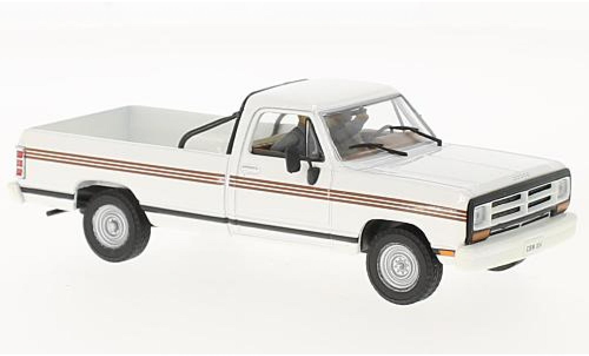 Dodge RAM 1/43 SpecialC Ram James Bon .-007 1:43 modelauto