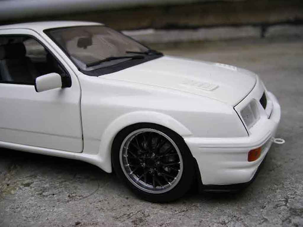 Ford Sierra Cosworth RS tuning wit 1/18 Minichamps
