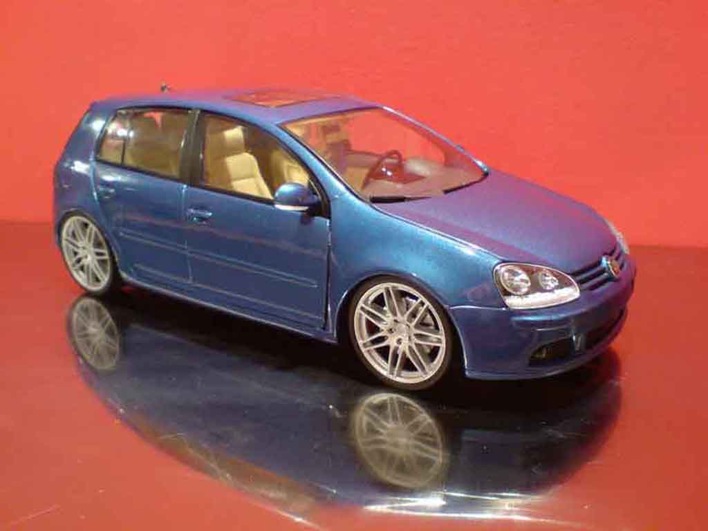 Volkswagen Golf V GTI 1/18 Burago V GTI rs5 modelauto