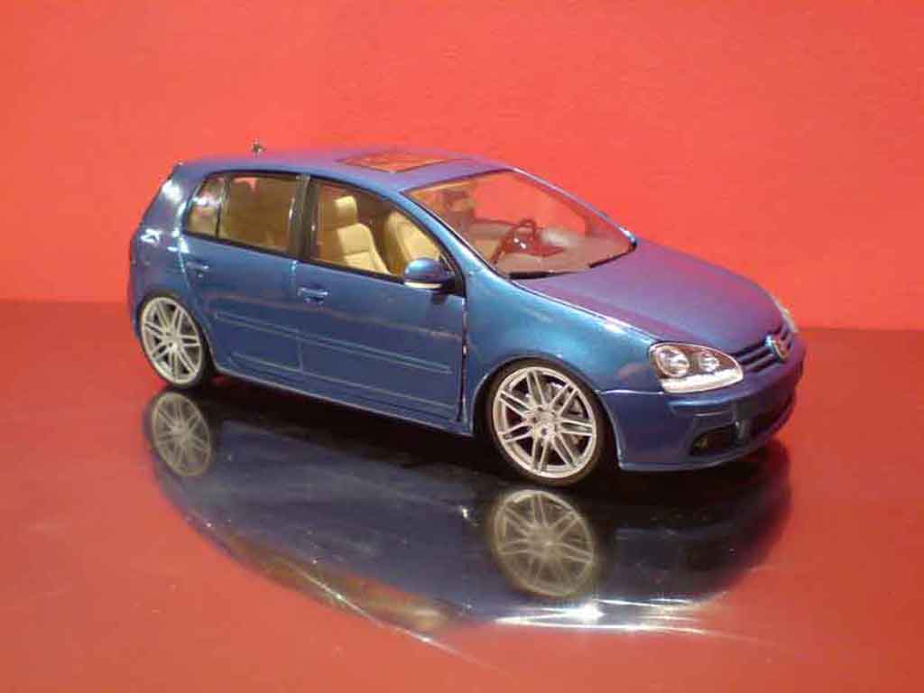 Volkswagen Golf GTI rs5 1/18 Burago