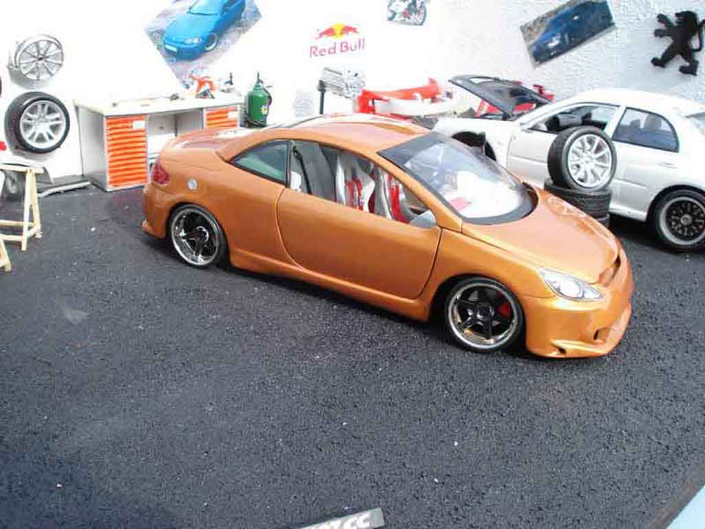 Peugeot 307 CC oranje 1/18 Solido
