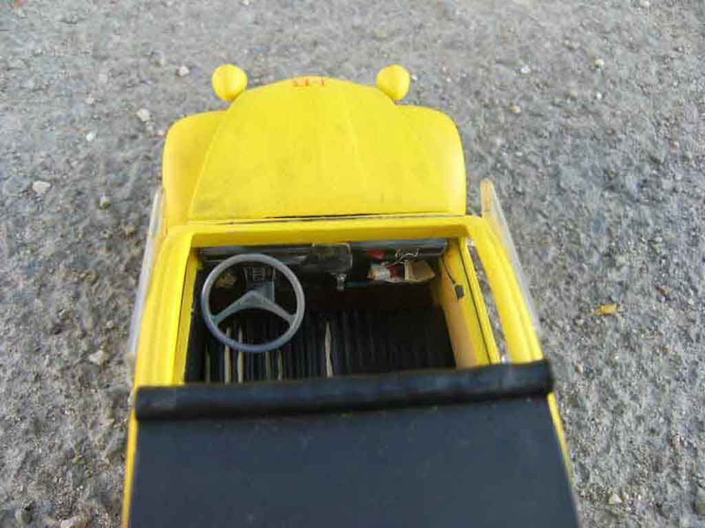 Citroen 2CV Berline j&b 1966 1/18 Solido