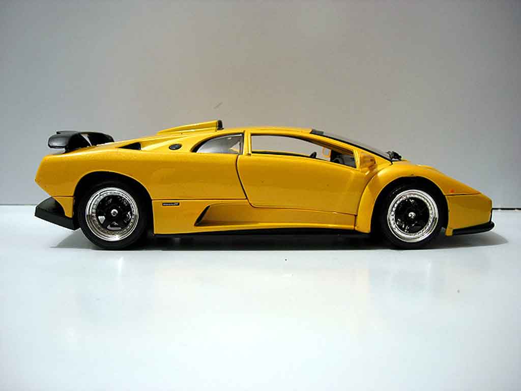 Lamborghini Diablo GT geel 1/18 Motormax