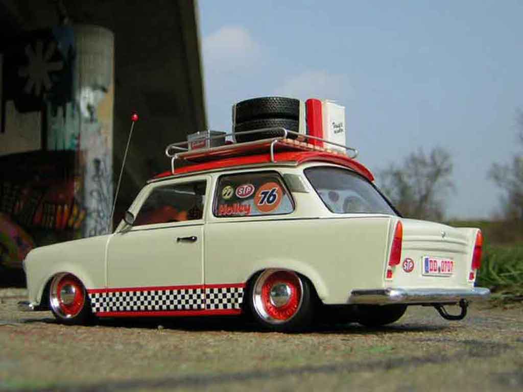 Trabant 601 de luxe oldskool trabimaker ost berlin 1969 1/18 Sun Star