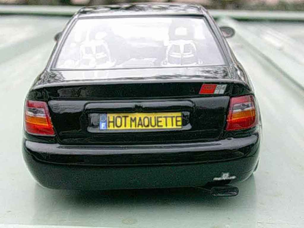 Audi A4 berline s4 zwart 1/18 Ut Models
