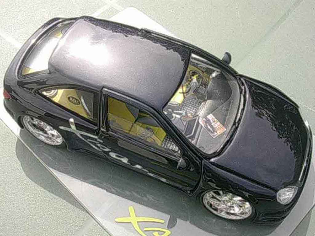 Citroen Xsara tuning zwart 1/18 Solido