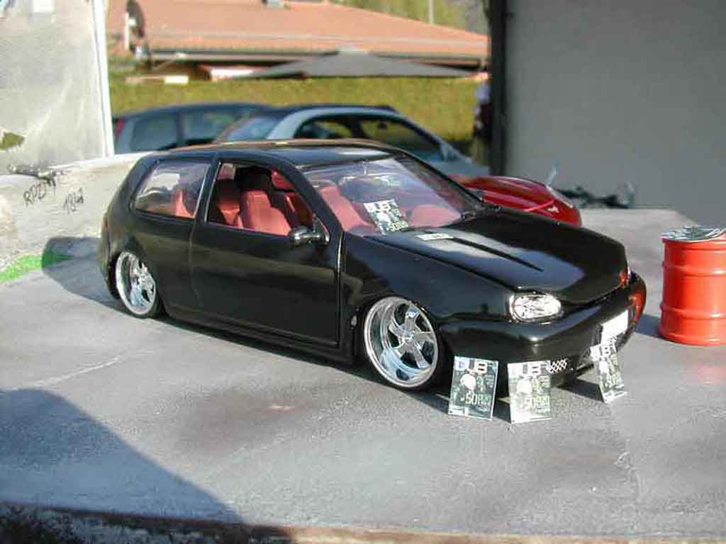 Volkswagen Golf GTI p.i.m.p 1/18 Revell