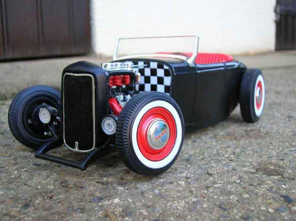 Ford 1932 1/18 Ertl hot rod zwart rood modelauto