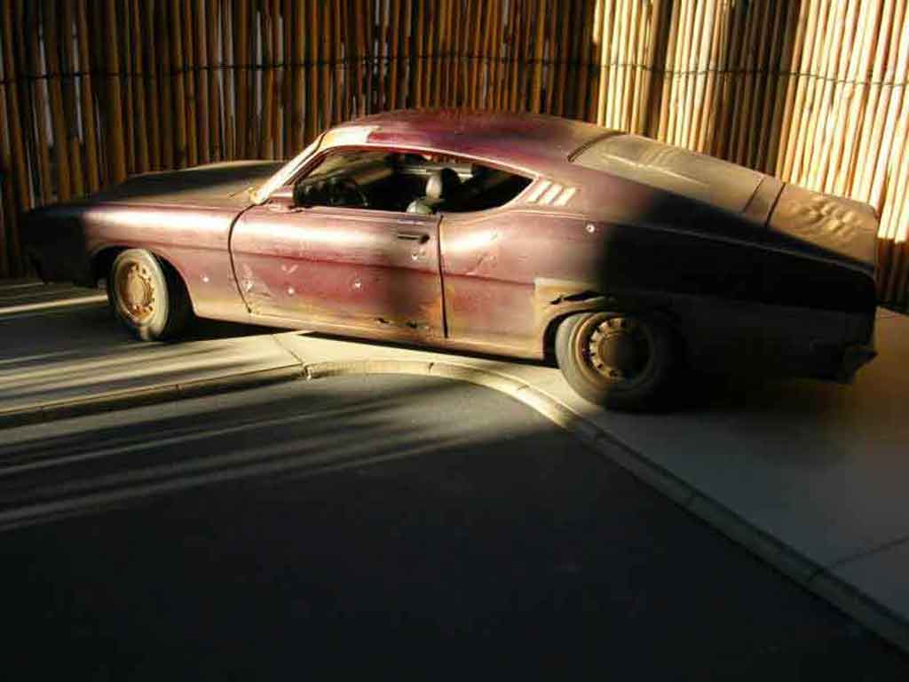 Ford Torino Talladega gangsta car 1/18 Maisto