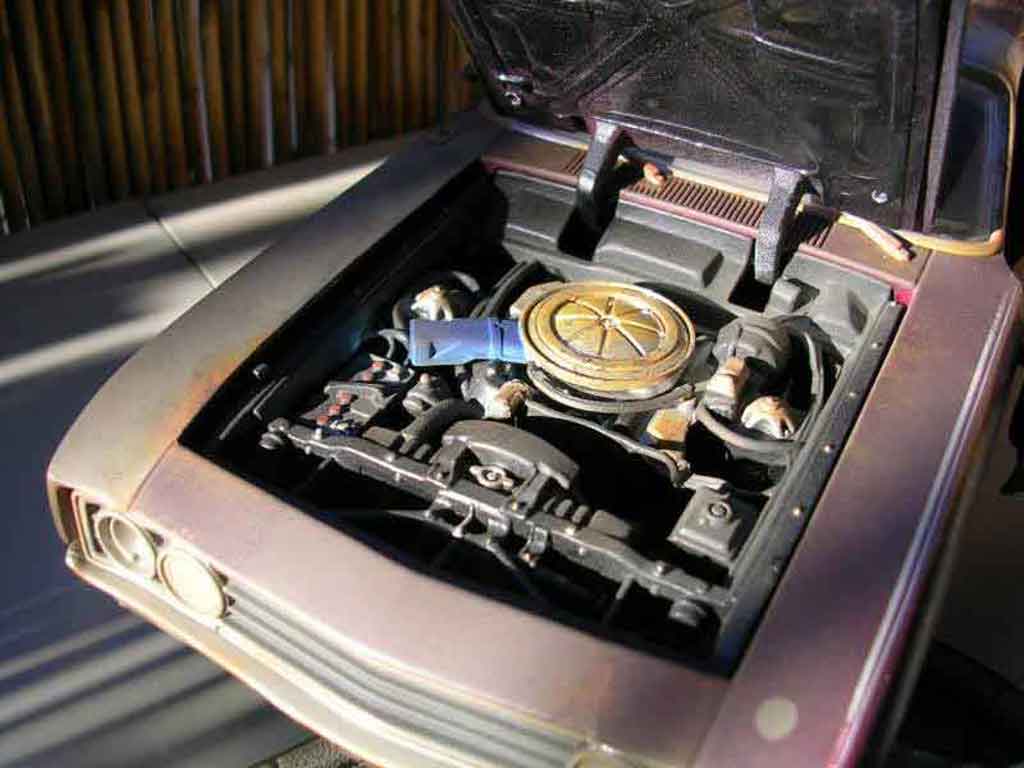 Ford Torino Talladega gangsta car 1/18 Maisto