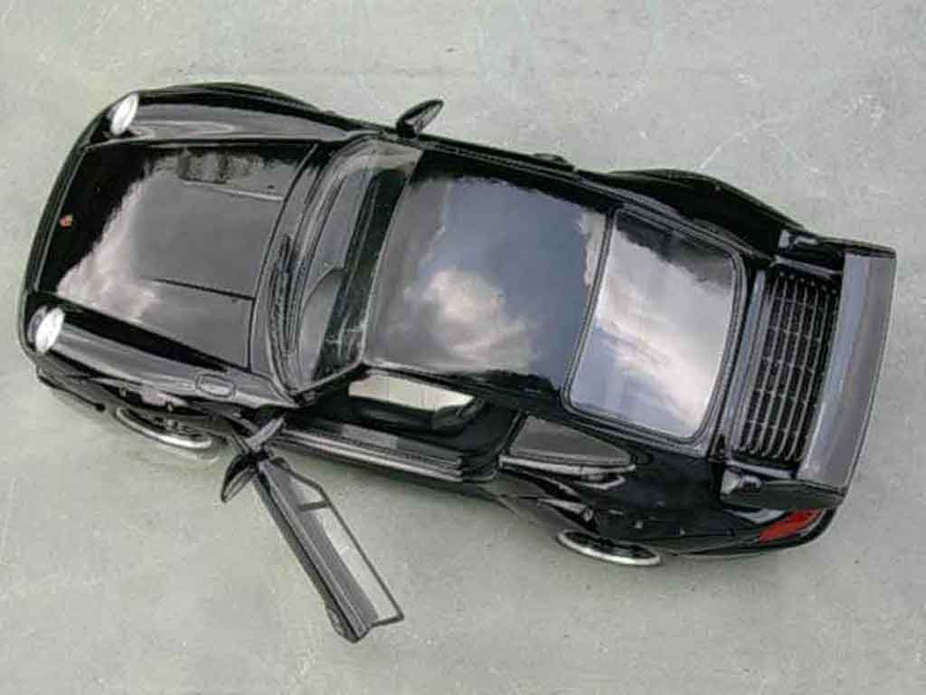 Porsche 911 GT2 zwart evo 1/18 Ut Models