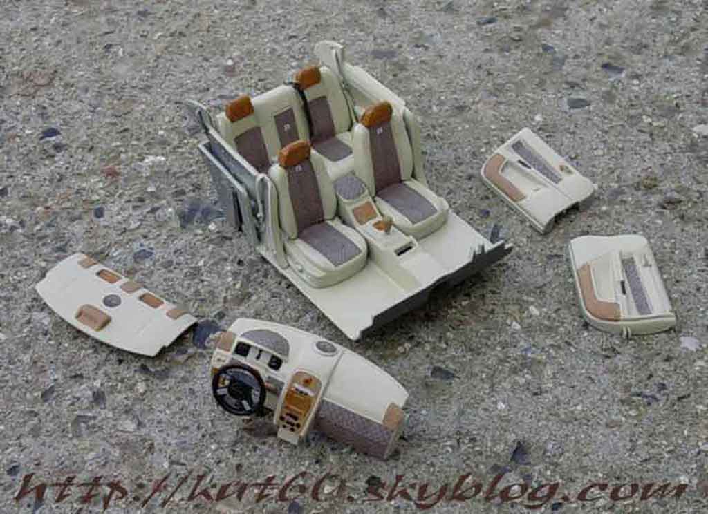Chrysler 300C special edition show car louis vuitton 1/18 Maisto