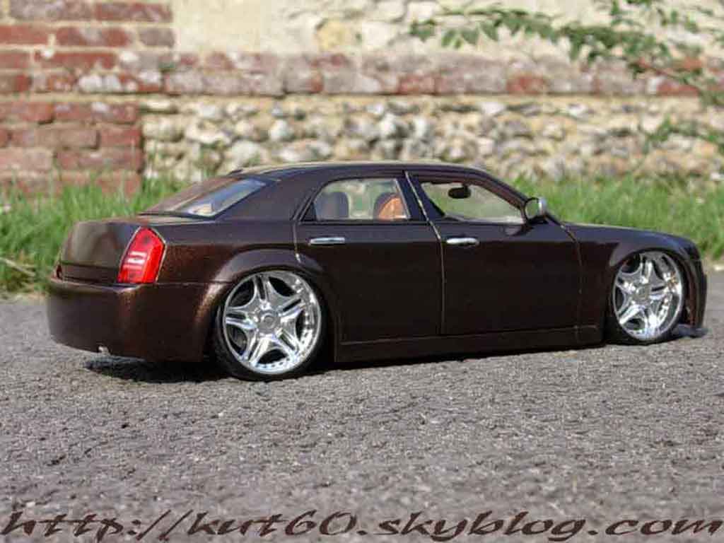 Chrysler 300C special edition show car louis vuitton 1/18 Maisto