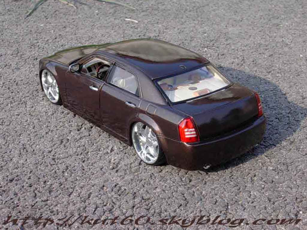 Chrysler 300C special edition show car louis vuitton 1/18 Maisto